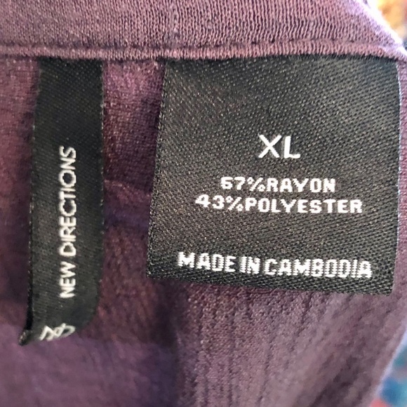 XL Eggplant colored sleeveless button up blouse - Picture 2 of 7